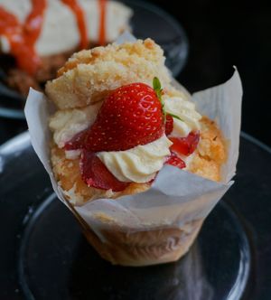 Strawberry/Vanilla Muffin at Putsch in Montreuil