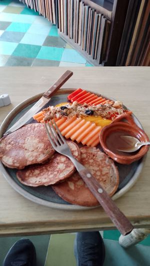 Pancakes with fruit at Elela in Valladolid
