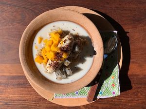 Avena with Mango & Banana!  at Elela in Valladolid