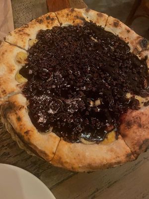 Vegan sweet pizza with banana   at Forno e Flora in Ubatuba