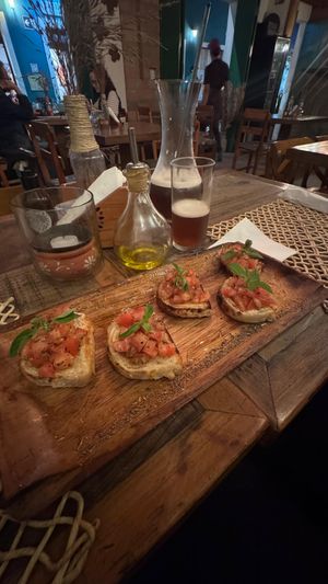 Bruschetta tradizionale at Forno e Flora in Ubatuba