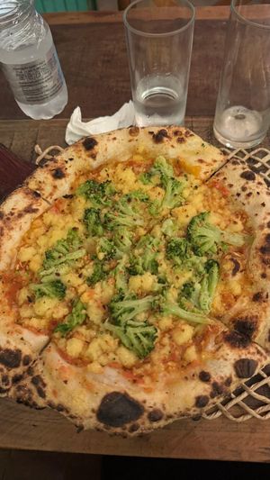 Broccoli with garlic (vegan cheese) at Forno e Flora in Ubatuba