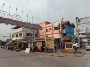 The restaurant is on the left after the arch. at Mueang Daeng Vegan Food - เหมืองแดงอาหารเจ in Mae Sai