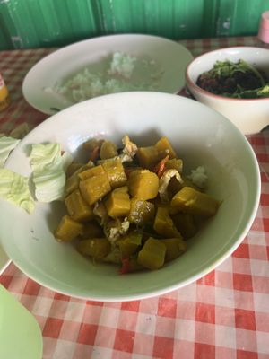   at Mueang Daeng Vegan Food - เหมืองแดงอาหารเจ in Mae Sai