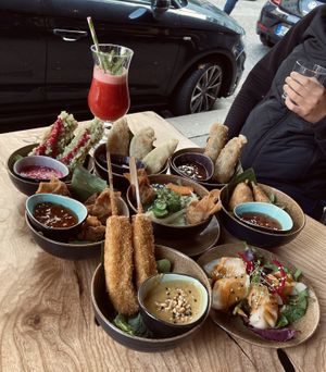 small bowles and raspberry smoothie at TA Vegan House in Hamburg