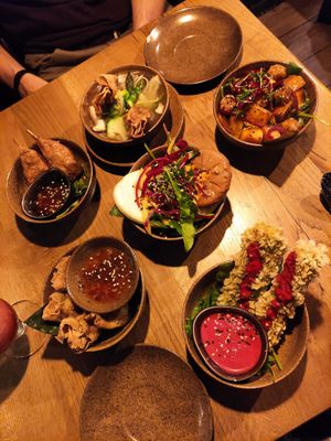 Auswahl an kleinen Bowls für je 4.70€ at TA Vegan House in Hamburg