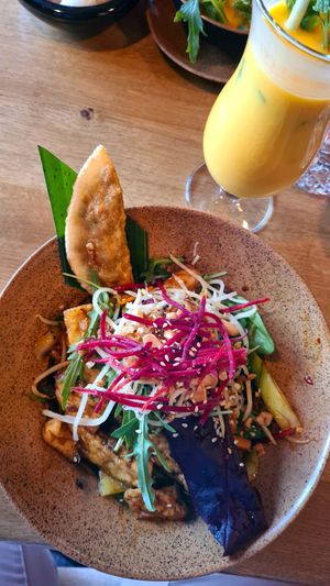 Rice noodles, tofu, dumpling... 🌱👍 at TA Vegan House in Hamburg