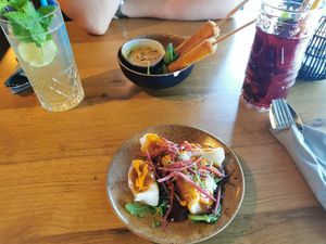 Dumplings und frittierten Tofu als Vorspeise at TA Vegan House in Hamburg