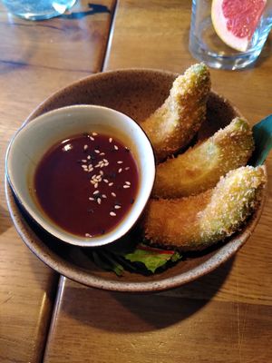 Bowl Avocado in Tempura mit Hoisinsauce at TA Vegan House in Hamburg