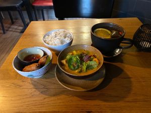 Seitan am Stiel, Jasminreis, Rotes Curry und Orangentee  at TA Vegan House in Hamburg