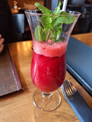 Fruchtssaftshake at TA Vegan House in Hamburg