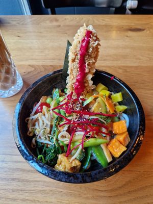 Udonnudeln mit Gemüse und Tofu at TA Vegan House in Hamburg