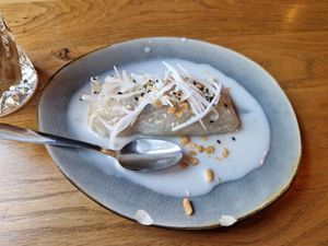 Klebreis mit Banane at TA Vegan House in Hamburg