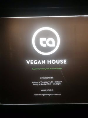 Opening hours at TA Vegan House in Hamburg