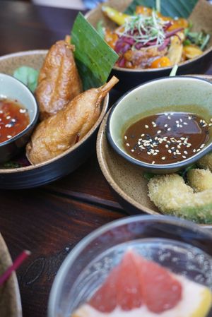 Avocado in tempura & "chicken wings" at TA Vegan House in Hamburg