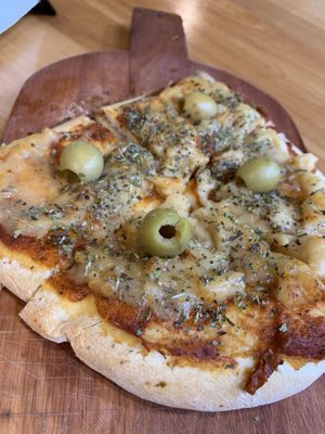 Pizza with vegan cheese at Triumph Cafe in Ushuaia