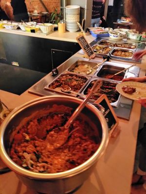 Warm dishes at the buffet at Amour in Ghent