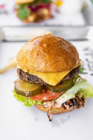 FAT VEGAN BURGER - Hamburguesa casera, queso estilo americano, lechuga, jitomate, 
cebolla caramelizada, pepinillos, ‘Fat Sauce’ 
 at Fat Vegan in Mexico City