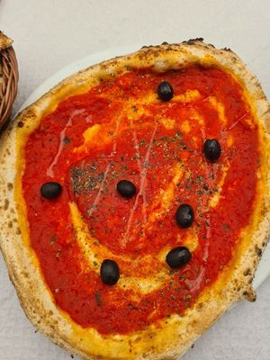 Vegan pizza with added olives at Il Forno A Legna in Ronda