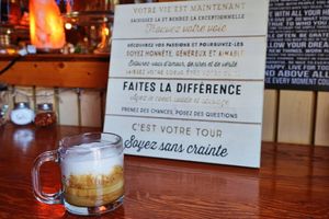 Délicieu  Cafés avec 4-5 options de lait végétal at Café Bistro du Village in Saint-mathieu-du-parc