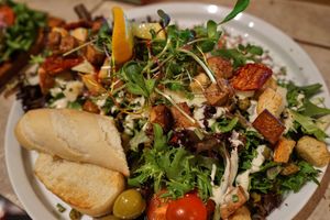 Salade césar avec tofu mariné Café Bistro du Village St Mathieu du Parc at Café Bistro du Village in Saint-mathieu-du-parc