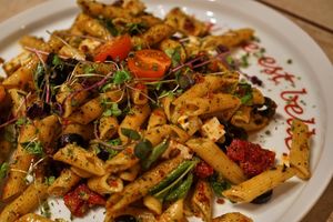 savoureuses pâtes au pesto rouge at Café Bistro du Village in Saint-mathieu-du-parc