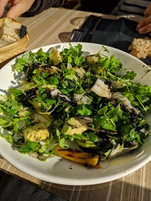 Ensalada de puerro ahumado y aguacate at Vesta Taberna in San Lorenzo De El Escorial
