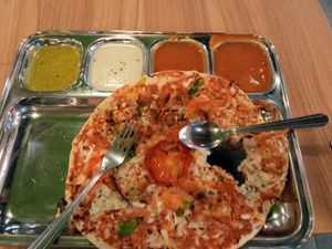 Vegetarian Utappam and Wada sambar are my favourites here at Rathana Bhavan in North Singapore