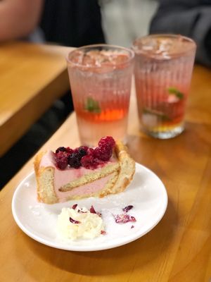 荔枝特飲及紅桑莓 甜品 Lychees special  Drinks and Raspberries Cake for Dessert at My Meat Run Laboratory in Kowloon