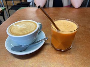 Oat Latte and Fresh Juice at Ethos Brothers in Brentwood