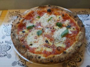 Pizza de 3 "queijos" at Pizza Youth in Sao Paulo