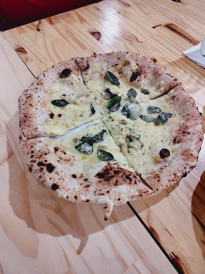 Alho c/ parmesão at Pizza Youth in Sao Paulo