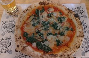 Pizza Espinafre com Provolone at Pizza Youth in Sao Paulo