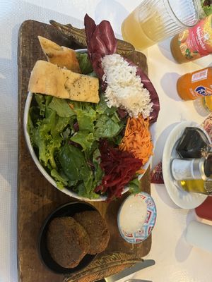 Vegan bowl. The passion fruit dressing was 👌🏼  at Casa Rio in Cocles
