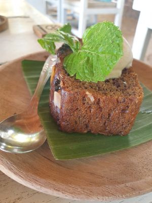 Banana bread with ice cream at Ombak Zero Waste Cafe in Lembongan