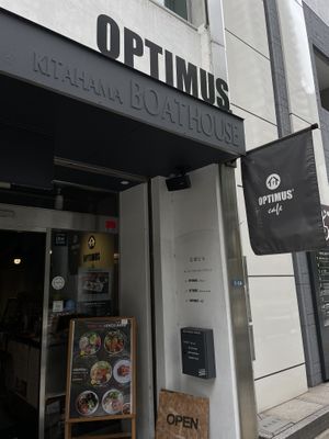 There's also the Optimus showroom and the Optimus office in the same building  at Optimus Cafe in Osaka