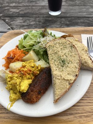 The big breakfast and a Be Gorgeous smoothie   at Optimus Cafe in Osaka