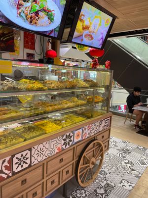 Great presentation, be sure to order off the menu so they make it hot￼  at So Vegan - Yaowarat​ in Bangkok