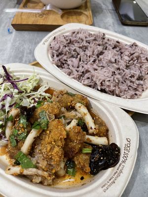 ข้าวยำไก่แซ่บ  at So Vegan - Yaowarat​ in Bangkok