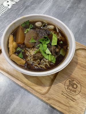 ก๋วยเตี๋ยวเห็ดตุ๋น  at So Vegan - Yaowarat​ in Bangkok