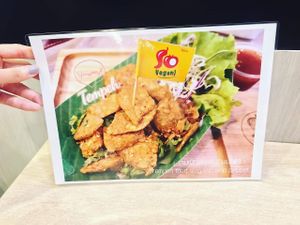 Tempeh fried with garlic and​ pepper​ at So Vegan - Yaowarat​ in Bangkok
