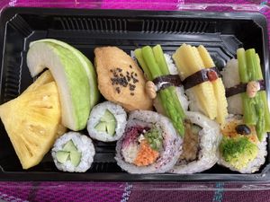 Vegan sushi set at Shū ShòuSī 蔬壽司 - Yasaisushi in Taichung