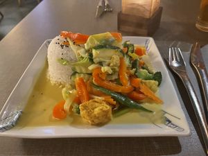 veganes gemüsecurry mit tofu  at Mr. Ha in Biberach