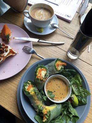 Spring roll with mango at Tsiniki in Moscow