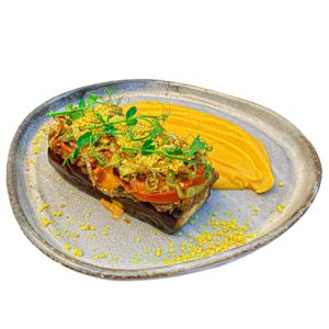 Запеченный баклажан с чечевицей, соусом чипотле и пюре из корнеплодов at Tsiniki in Moscow