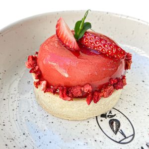 Тарталетка клубнично-ванильная at Tsiniki in Moscow