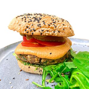 Бургер с мультибобовой котлетой at Tsiniki in Moscow