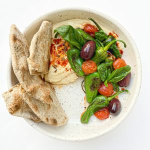 Хумус с перцами падрон at Tsiniki in Moscow