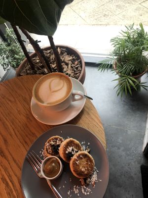 Tofu syrniki at Tsiniki in Moscow