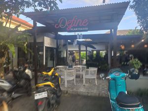 Pleasant outdoor seating at Define Bakery and Eatery in Denpasar